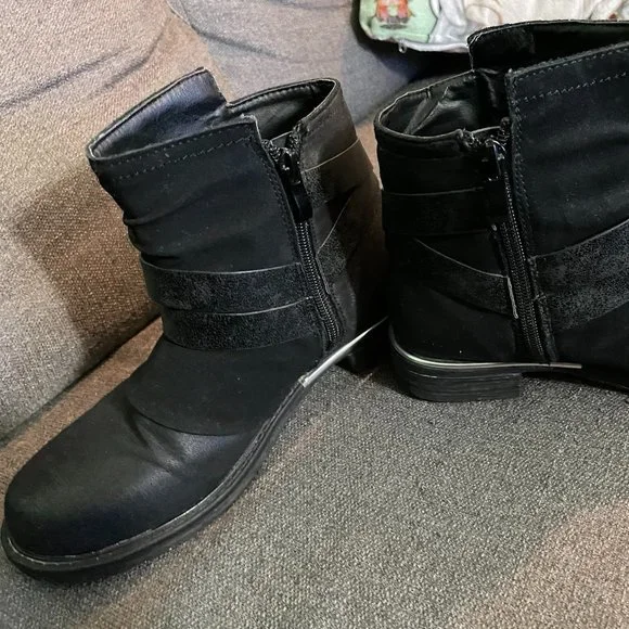 Multi-textured black booties - Picture 2 of 16